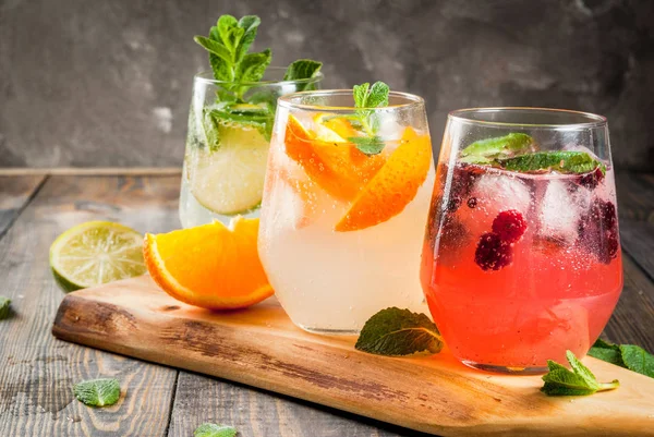 Selección de tres tipos de gin tonic — Foto de Stock