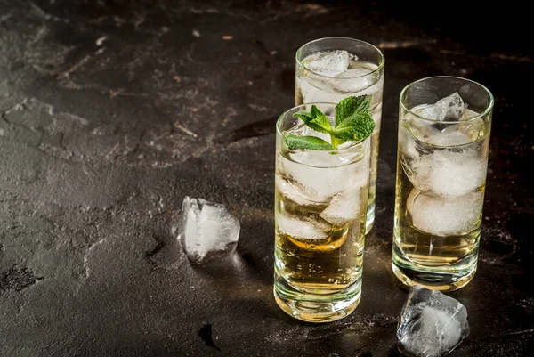 Alkohol cocktail med gyllene tequila — Stockfoto