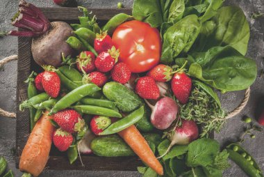 Pazar. Sağlıklı vegan gıda. Taze sebze, meyveler, yeşillik bir
