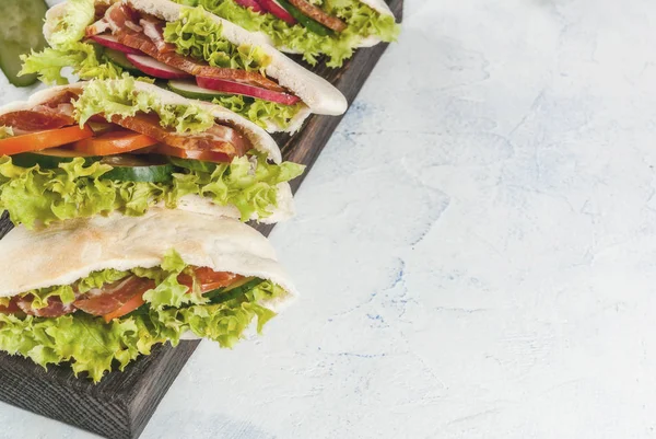 Сэндвич с хлебом — стоковое фото