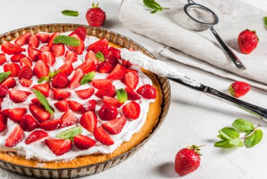 ev yapımı Çilekli pasta