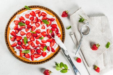 ev yapımı Çilekli pasta