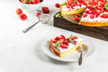 ev yapımı Çilekli pasta