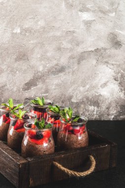 Chia tohum ile Çikolatalı puding