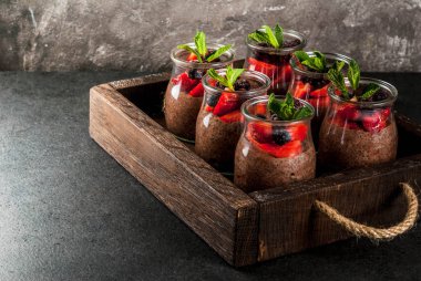 Chia tohum ile Çikolatalı puding