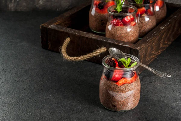 Pudim de chocolate com sementes de chia — Fotografia de Stock