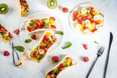 Yaz aperatifler. Meyve tacos