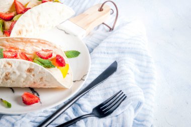 Yaz aperatifler. Meyve tacos