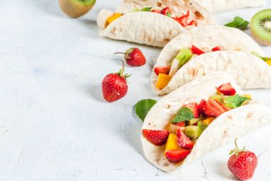 Yaz aperatifler. Meyve tacos