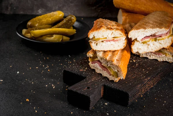 Традиционный кубинский сэндвич — стоковое фото