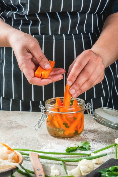 Matlagning jästa konserverad mat — Stockfoto