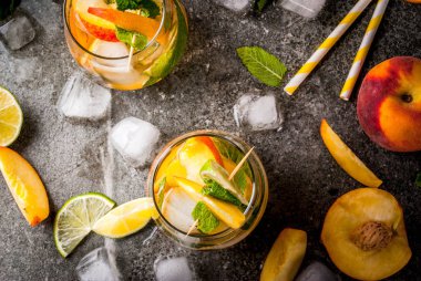 Kireç ile şeftali mojito