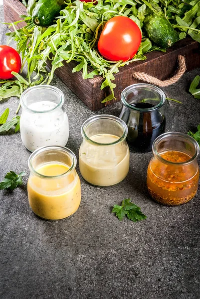 Aantal dressings voor salades — Stockfoto