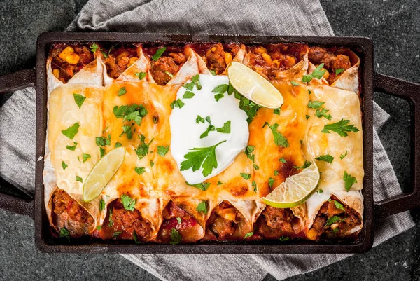 Würzige Rindfleisch-Enchiladas — Stockfoto