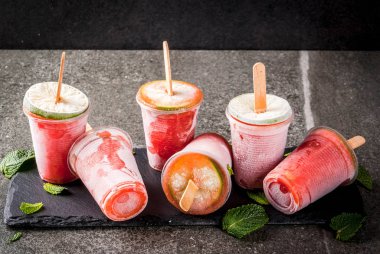 Ev yapımı kokteyl popsicles