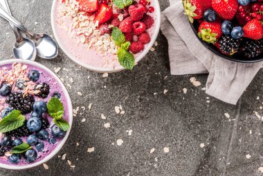 Kırmızı ve mavi berry ile smoothies
