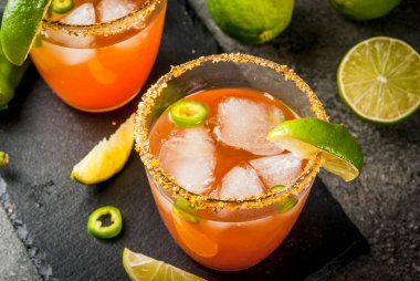 Geleneksel Meksika kokteyl baharatlı michelada