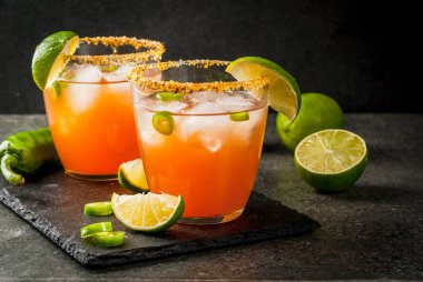 Geleneksel Meksika kokteyl baharatlı michelada