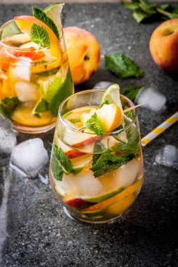 Kireç ile şeftali mojito