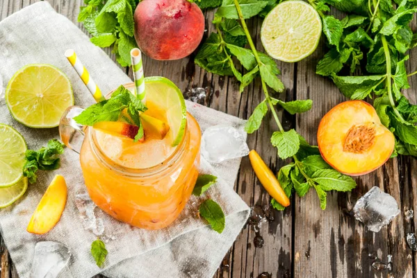 Perzik smoothie, SAP of limonade — Stockfoto