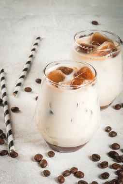Buzlu kahve karamel ile