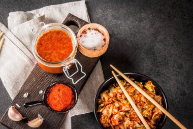 Kore çanak, kimchi