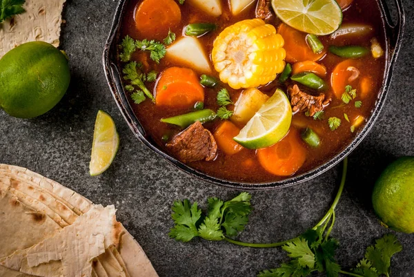Овощной суп Mole de olla — стоковое фото