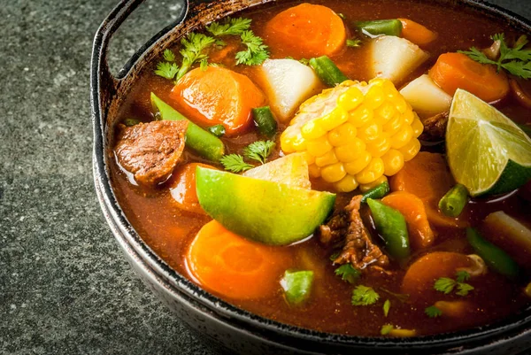 Овощной суп Mole de olla — стоковое фото