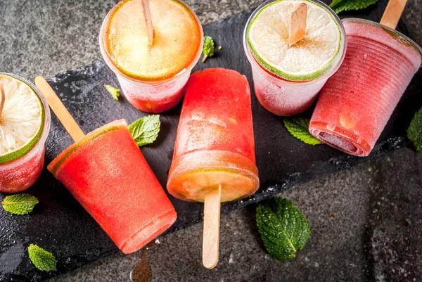 Hemmagjord glass popsicles — Stockfoto