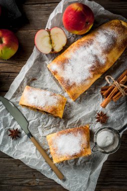 Pişirme, puf hamur işleri ev sonbahar, yaz. Nu ile Apple strudel
