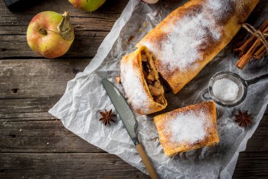 Pişirme, puf hamur işleri ev sonbahar, yaz. Nu ile Apple strudel