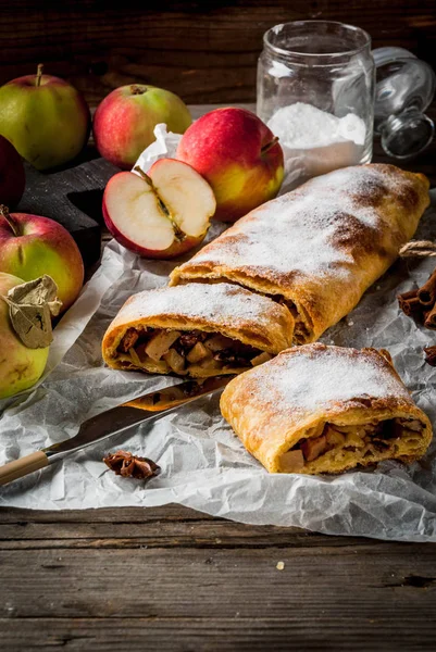 Pişirme, puf hamur işleri ev sonbahar, yaz. Nu ile Apple strudel
