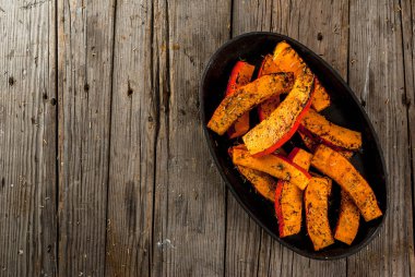 Baharatlı kavrulmuş kabak dilimleri