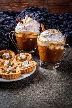 Kabak tartlets ve latte