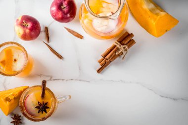 Baharatlı sıcak kabak sangria