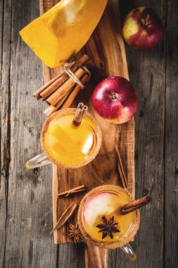 Baharatlı sıcak kabak sangria