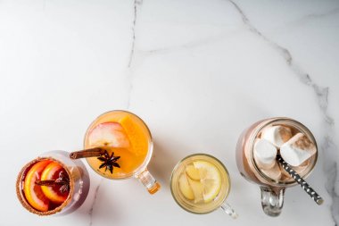 4 sonbahar içecekler kümesi