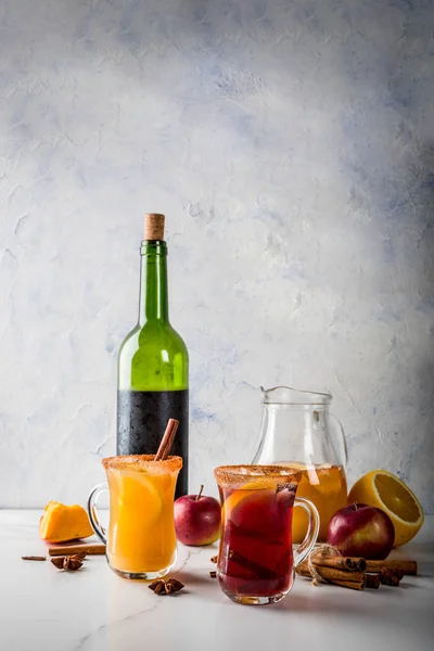 Bílý a červený horká sangria — Stock fotografie