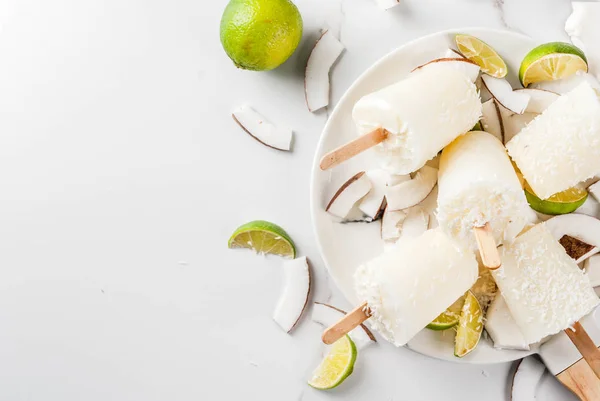 Picolés de coco e limão — Fotografia de Stock