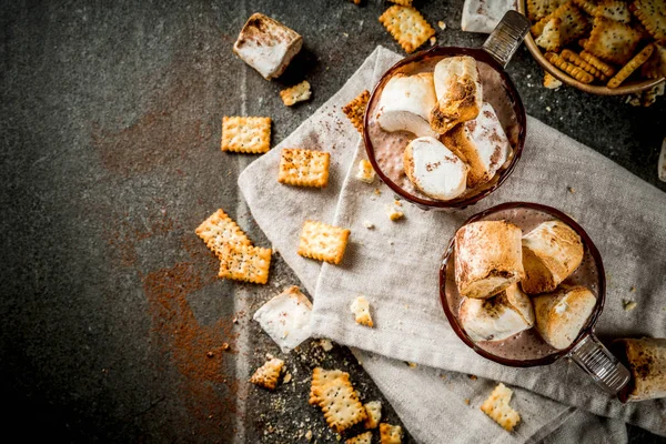 Cóctel de fogata con malvavisco asado — Foto de Stock