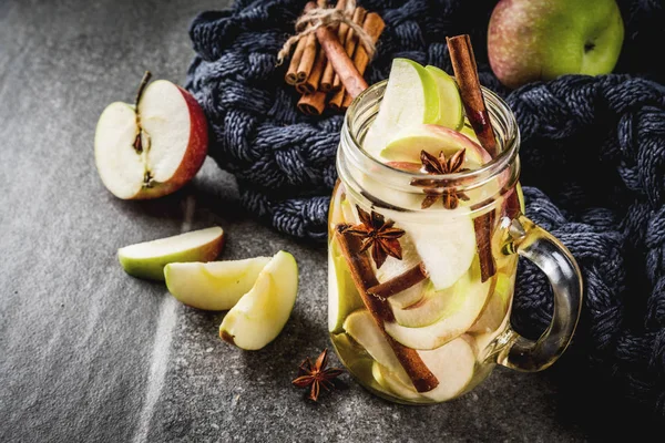 Elma suyu baharatlarla infüzyon