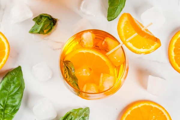 Nyári ital, narancsos, bazsalikomos — Stock Fotó