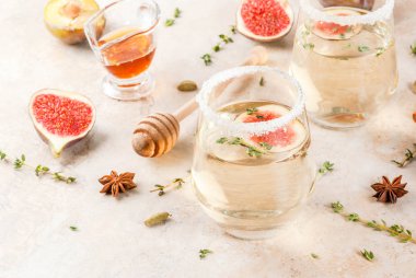 Beyaz kokteyl incir, Erik, bal ve kekik ile