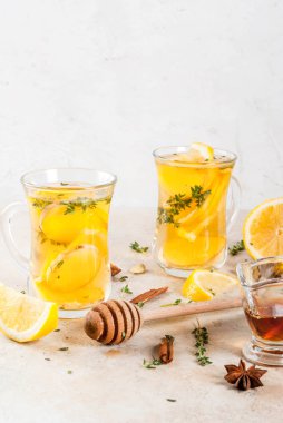 Sıcak çay baharat ve otlar ile Isınma