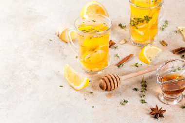 Sıcak çay baharat ve otlar ile Isınma