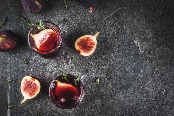 Koktejl s červeným vínem, tymián a fíky — Stock fotografie
