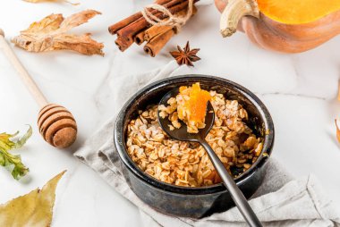 Diyet sonbahar hamur işleri, Kahvaltı. Kabak pasta, akçaağaç s parçalamak