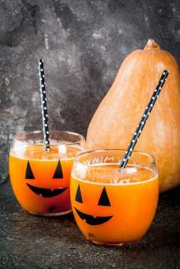 Bir çocuk için fikirler ve Cadılar Bayramı partisi davranır. Kabak veya