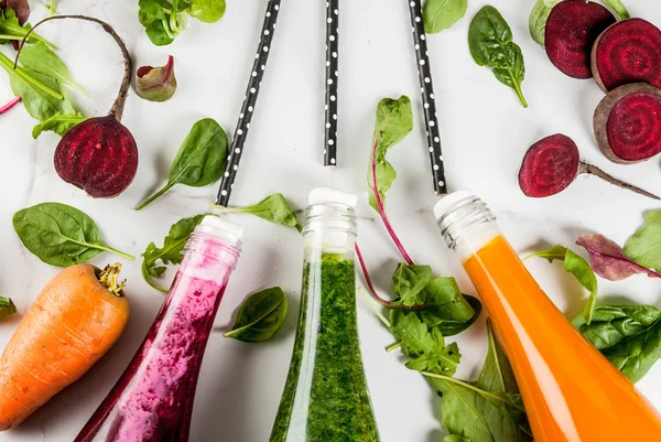 Vegan diyet yiyecek. Seçim renkli taze organik smoothies drin