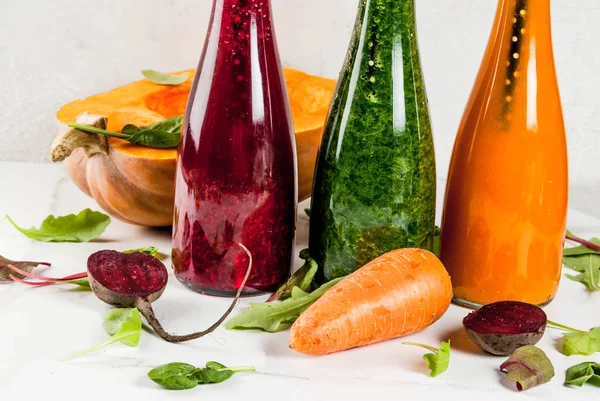 Vegan diyet yiyecek. Seçim renkli taze organik sebze smoo